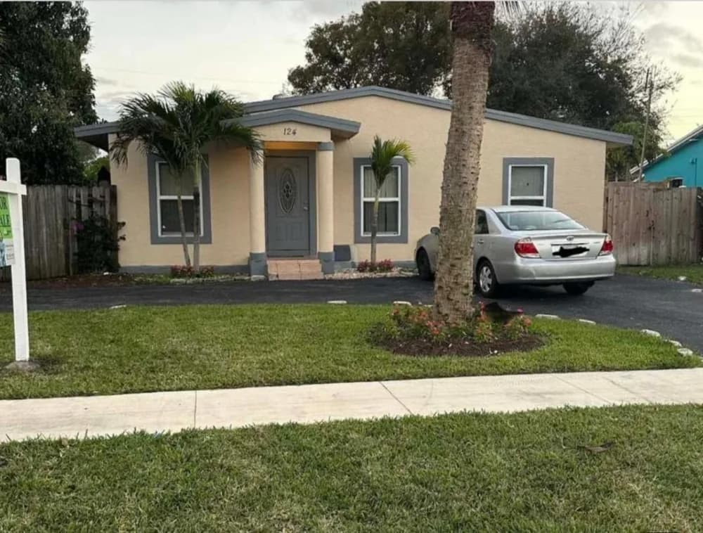 124 Southwest 10th Avenue, Boynton Beach, FL, 33435