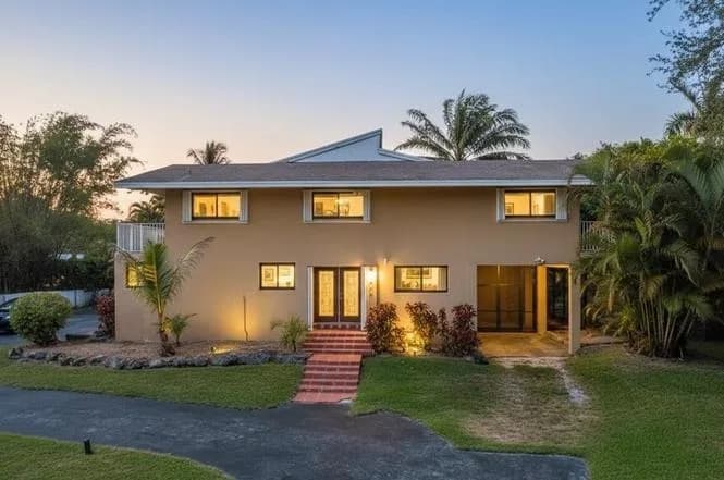 Southwest 83rd Court, Palmetto Bay, FL, 33157