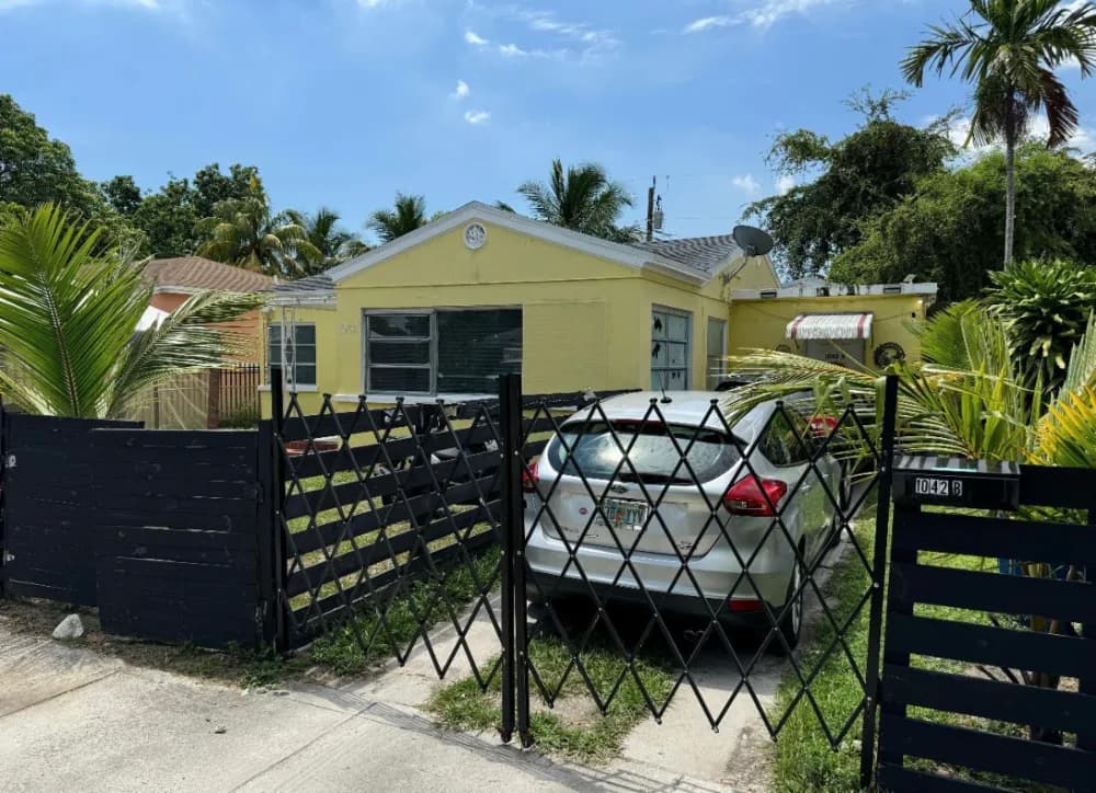 1042 Northwest 76th Street