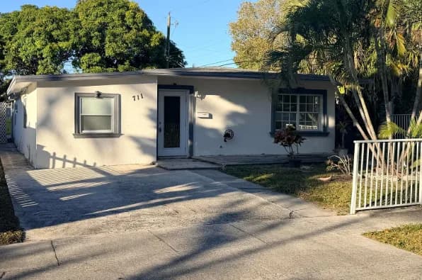 711 Fernwood Drive, West Palm Beach, FL, 33405