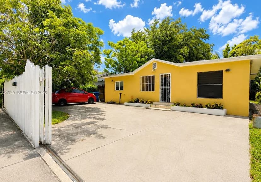 2262 Northwest 4th Street, Miami, FL, 33125