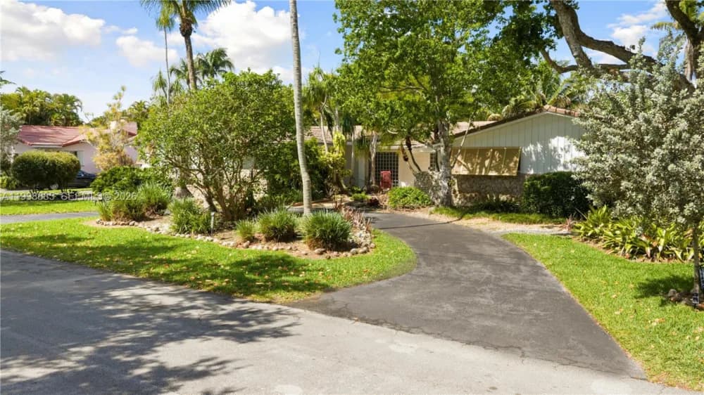 Southwest 72nd Court, Pinecrest, FL, 33156