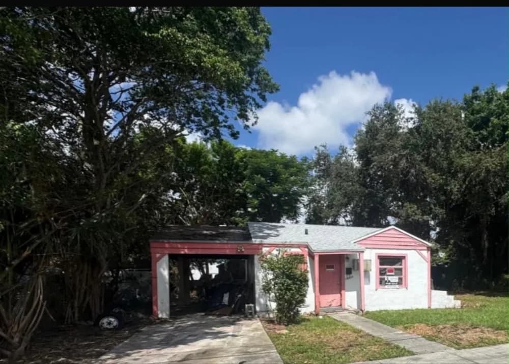 Northeast 18th Court, North Miami Beach, FL, 33162