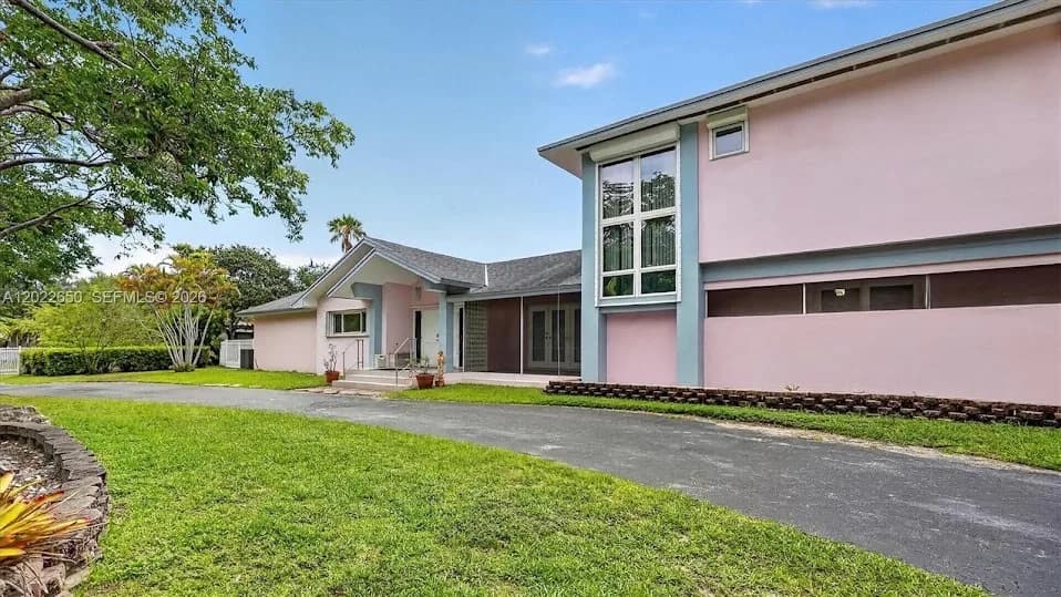 Southwest 64th Avenue, Pinecrest, FL, 33156